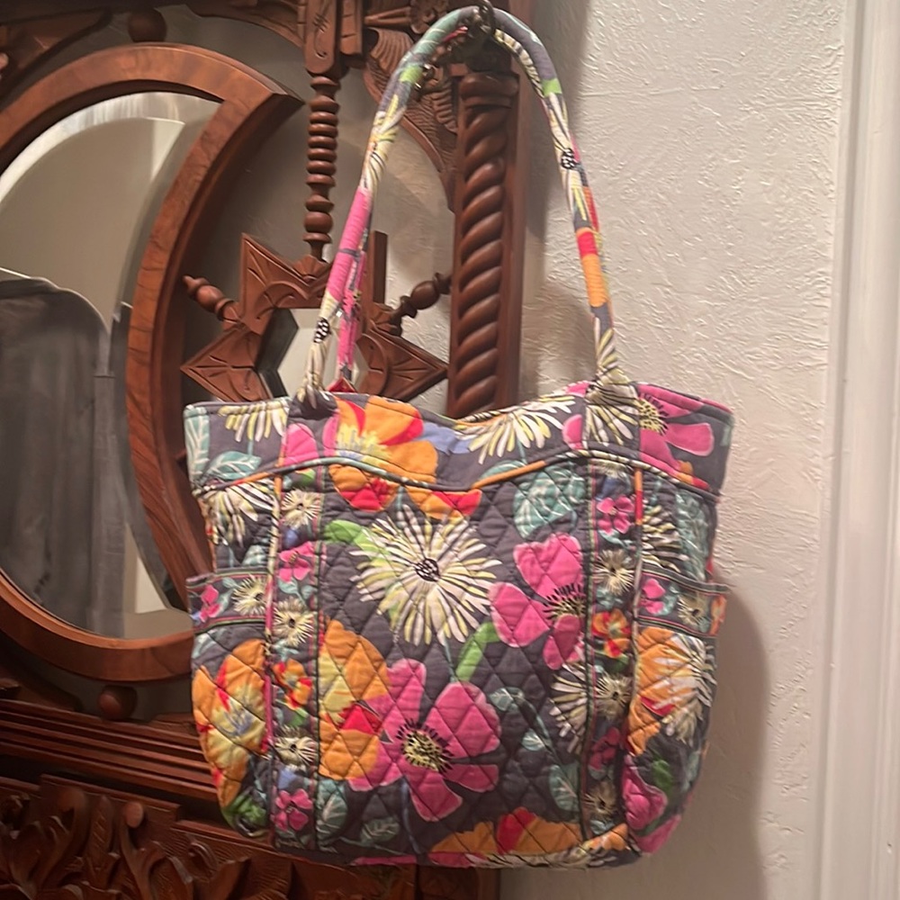 EUC Vera Bradley floral medium tote